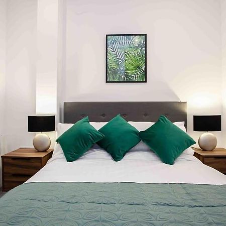 Modern & Stylish 1 Bedroom Apartment In Bolton Eksteriør billede