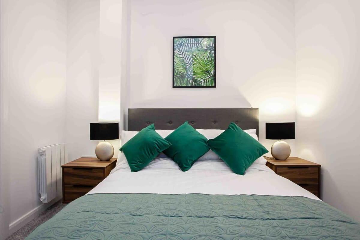 Modern & Stylish 1 Bedroom Apartment In Bolton Eksteriør billede