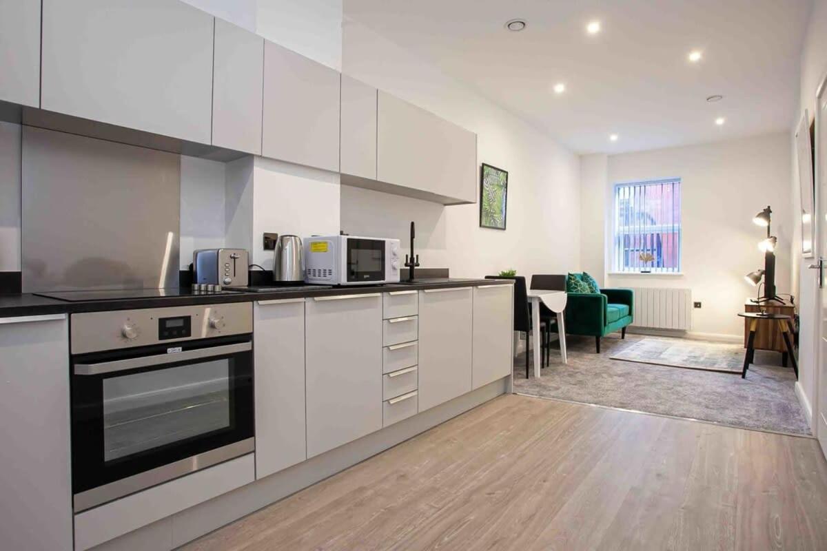 Modern & Stylish 1 Bedroom Apartment In Bolton Eksteriør billede