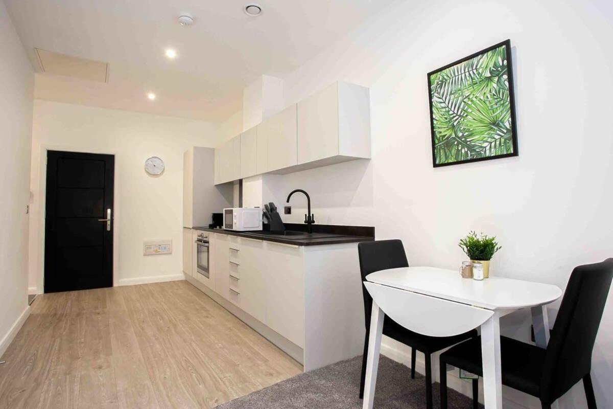 Modern & Stylish 1 Bedroom Apartment In Bolton Eksteriør billede