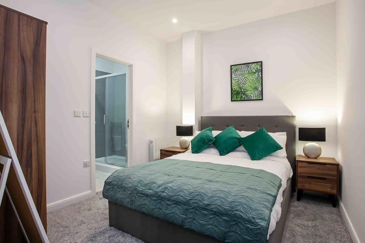 Modern & Stylish 1 Bedroom Apartment In Bolton Eksteriør billede