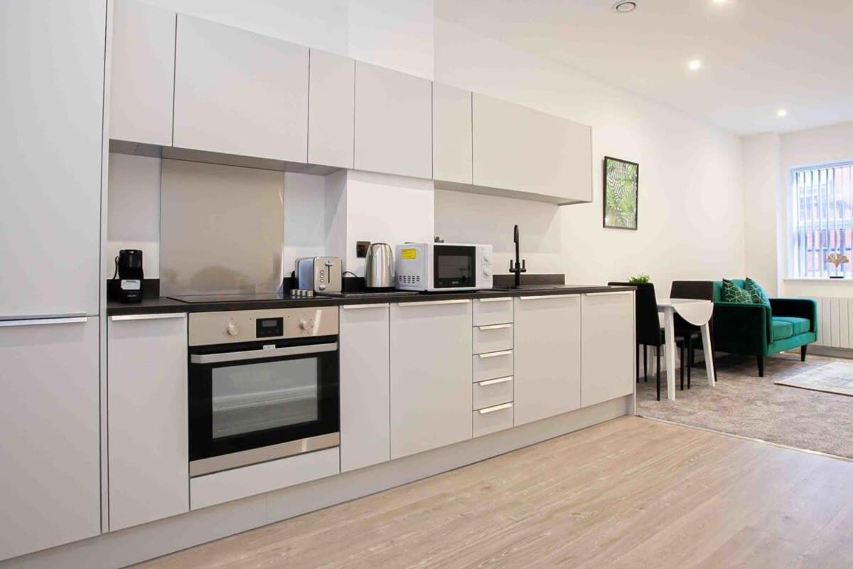 Modern & Stylish 1 Bedroom Apartment In Bolton Eksteriør billede