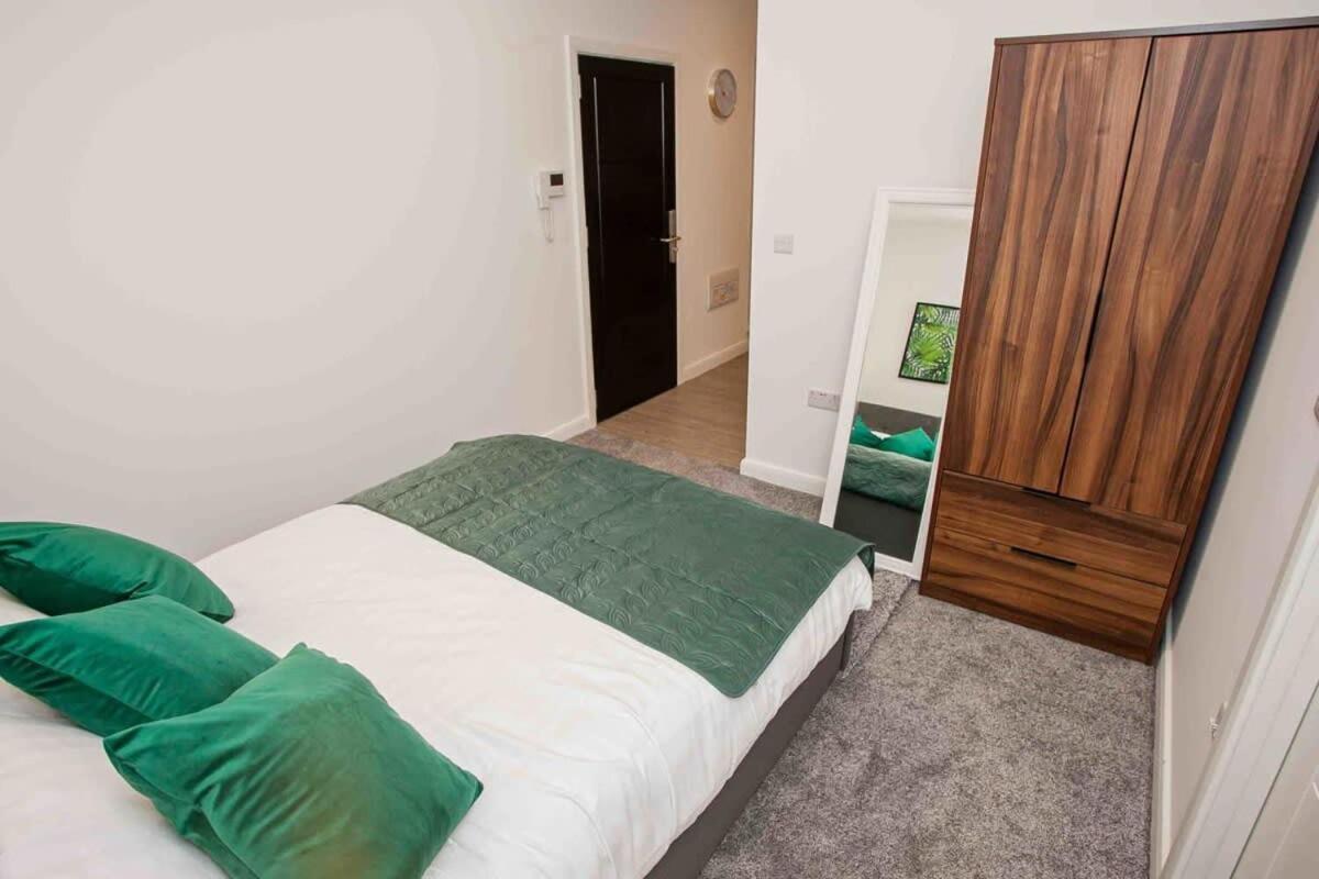 Modern & Stylish 1 Bedroom Apartment In Bolton Eksteriør billede